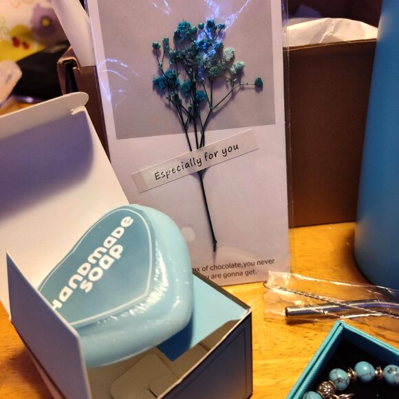 Reminding You Spa Gift Heart Box – A Relaxing Treat for Her. - Picture 6 of 12